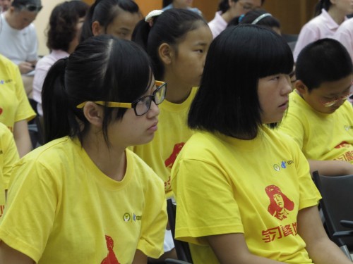 The China Children and Teenagers' Foundation (CCTF) launches a summer camp for children who have been practicing the altruistic spirit of Lei Feng at the China Women and Children's Museum in Beijing on July 31, 2013. [Women of China / Zhang Yuan]