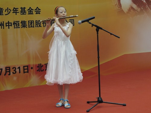 The China Children and Teenagers' Foundation (CCTF) launches a summer camp for children who have been practicing the altruistic spirit of Lei Feng at the China Women and Children's Museum in Beijing on July 31, 2013. [Women of China / Zhang Yuan]