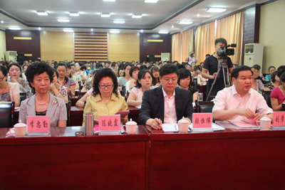 Assistant Secretary General of the China Social Welfare Foundation Li Zhongqin (L1), Secretary General of the China Children and Teenagers' Foundation Chen Xiaoxia (L2), and director of the management committee of the Tianlunzhile Fund of the China Social Welfare Foundation Zhang Hengwei (L3) at the opening ceremony. [cctf.org.cn]