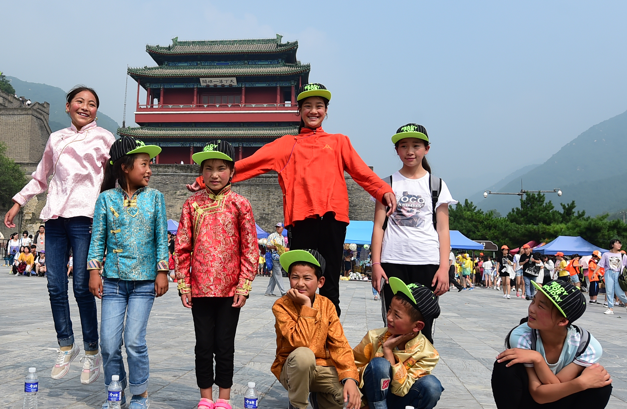 孩子们第一次爬长城，兴奋之情溢于言表.JPG