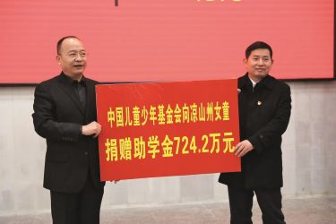 3现场捐赠.jpg