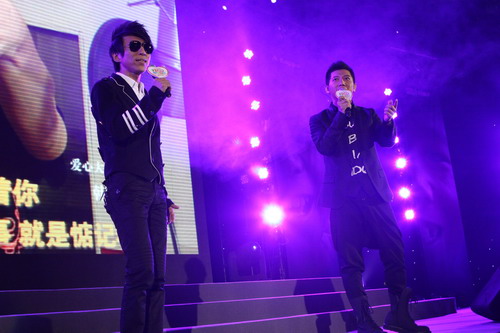 6.受助儿童现场演出_缩小大小.JPG