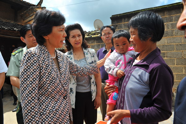 全国妇联副主席、书记处书记赵东花走访慰问受助婴幼儿家庭