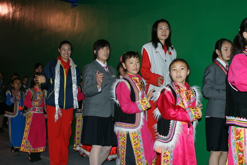 载歌载舞