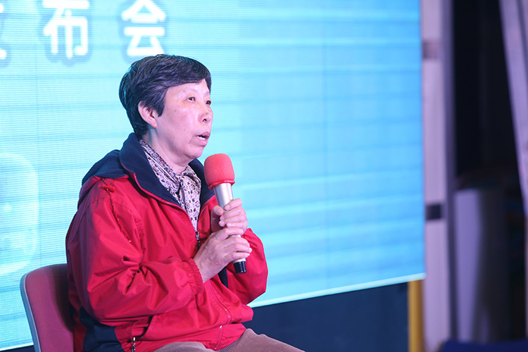 北京大学第六医院教授贾美香在会上介绍自闭症的危害.JPG