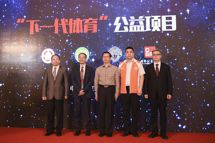 7 与会嘉宾共同启动项目.jpg