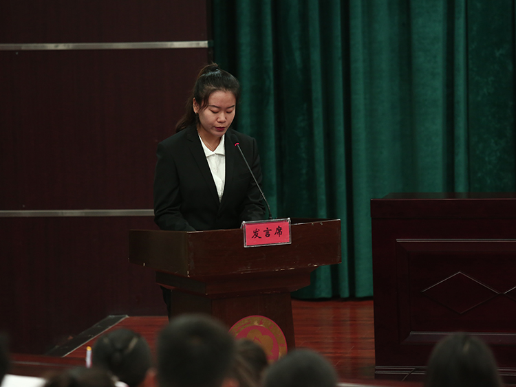 受助大学生代表发言.jpg