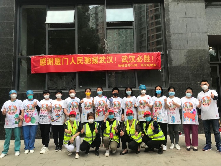 3月24日，向支援武汉抗疫的厦门医疗队捐赠手绘家庭梦想T恤衫_gaitubao_750x563.jpg