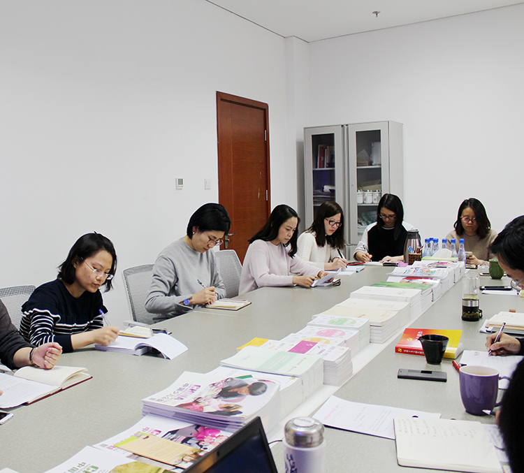 1月24日，以小组为单位，传达学习全国妇联十一届七次执委会议有关文件精神.jpg