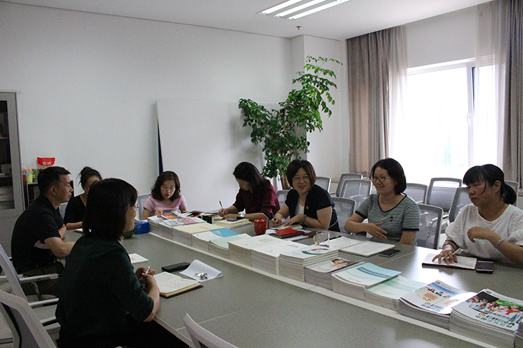 第二党小组学习讨论会议.jpg