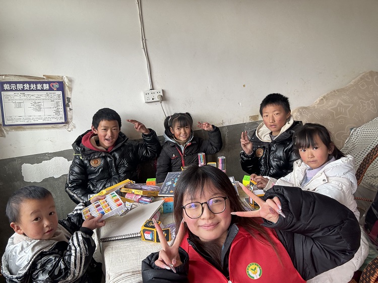铜仁学院赵钰莹在贵州省大方县牛场乡以朵村五组.jpg
