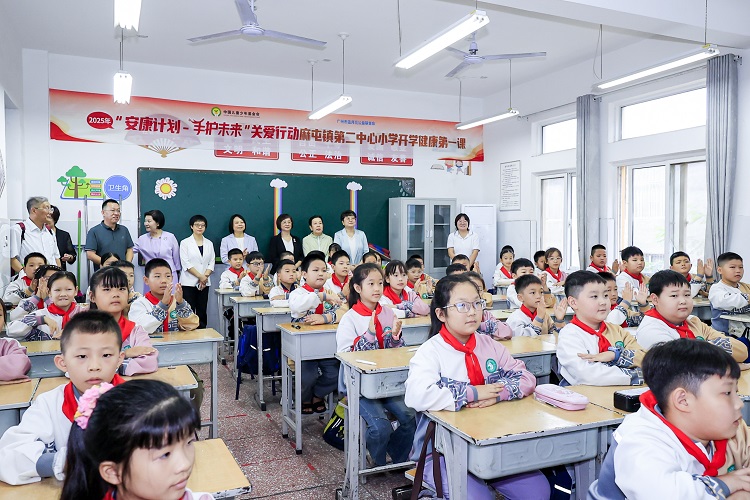 走访学校.jpg