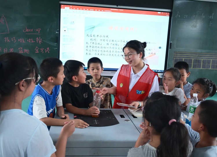 2 华北电力大学(保定)志愿者团队 河北保定.jpg